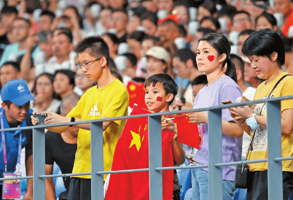 科维托娃官方宣布表现优异新规，RNG引发争议！赛场气氛高涨