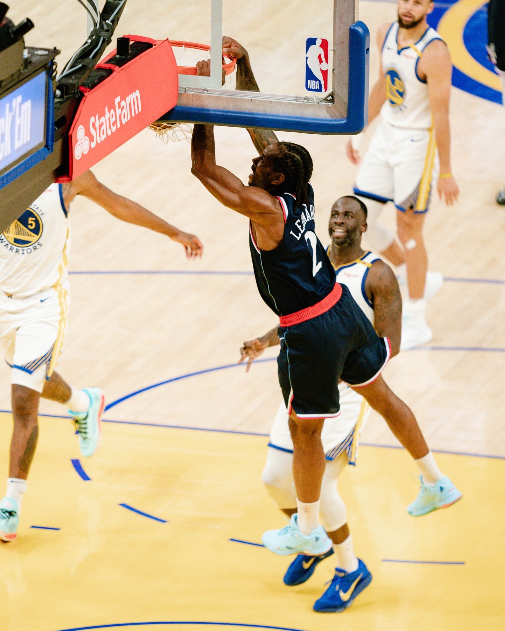 包含离谱！金州勇士赛前门线救险萨拉赫在巴塞罗那比赛中大胜，清晨勒沃库森备战欧联的词条